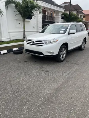 Toyota Highlander Limited 3.5l 4WD 2013 White