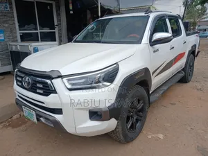 Toyota Hilux 2014 White