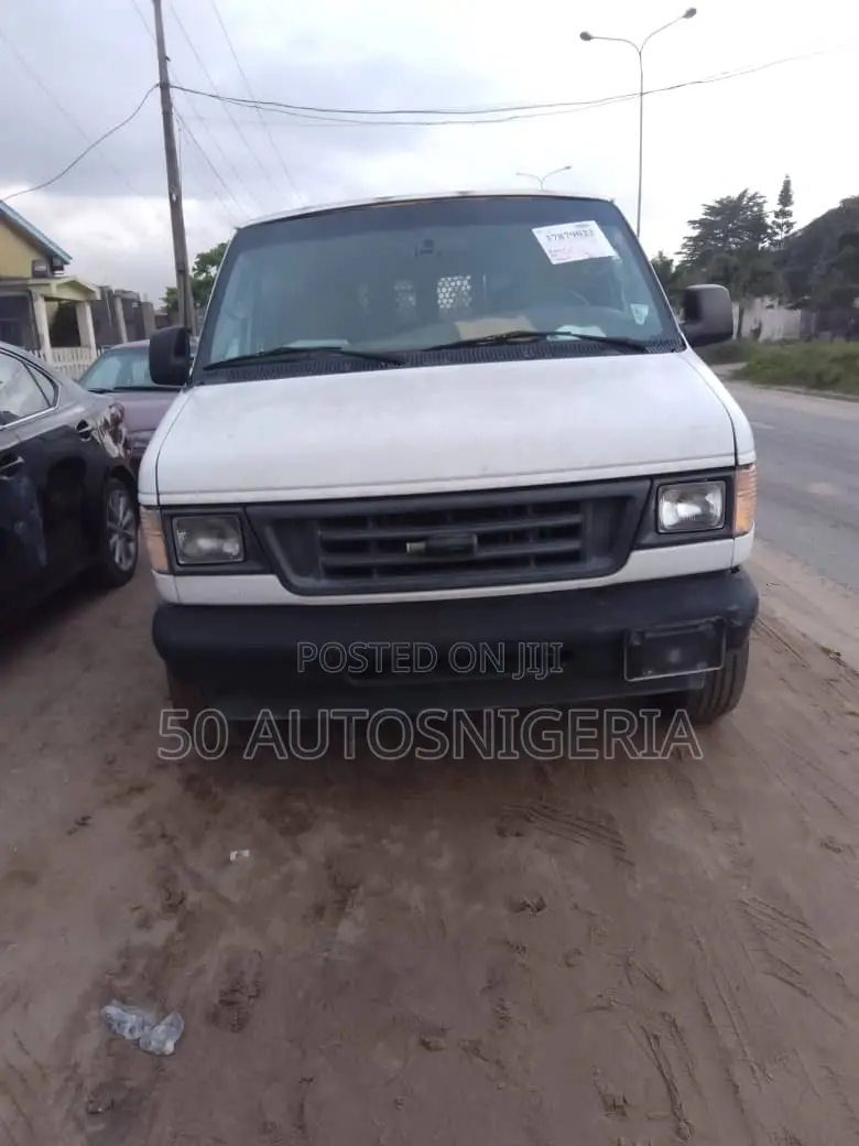 Ford E-250 2003 White