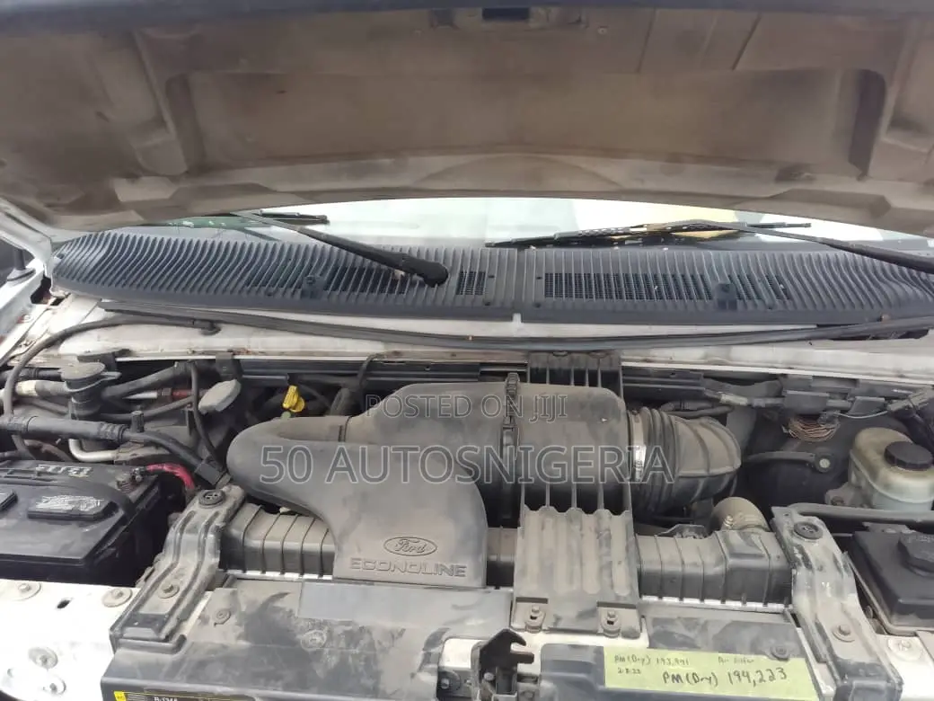 Ford E-250 2003 White