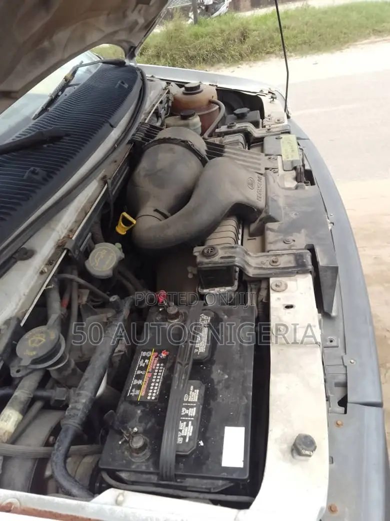 Ford E-250 2003 White