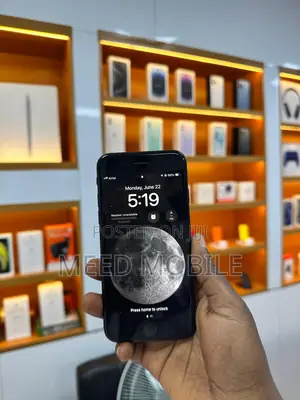 Apple iPhone SE (2020) 64 GB Black
