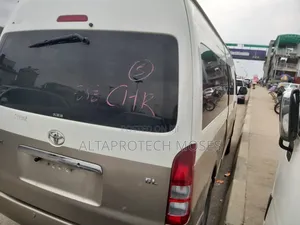 Toyota HiAce 2016 White