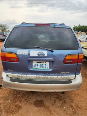 Toyota Sienna 2000 Blue