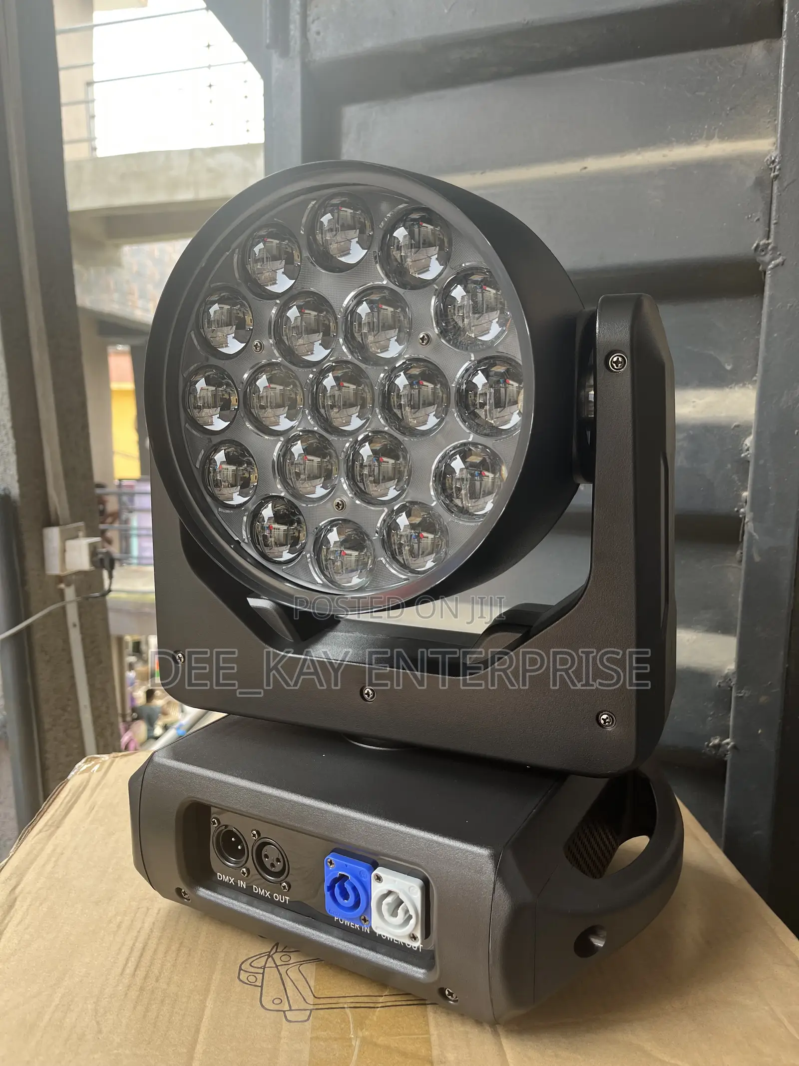 10 Watts by 19 Bulbs Moving Head Zooming Light