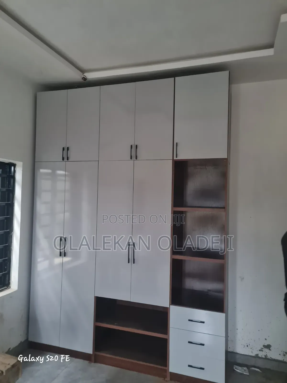 Wardrobe in Border Material