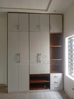 Wardrobe in Border Material