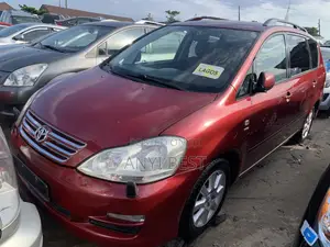 Toyota Avensis Verso 2006 Red
