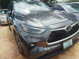 Toyota Highlander 2023 Gray
