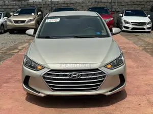 Hyundai Elantra 2017 Gold