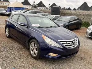 Hyundai Sonata Limited 2.0T Sedan (2.0L 4cyl 6A) 2013 Purple