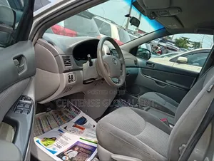 Toyota Sienna 2006 Silver