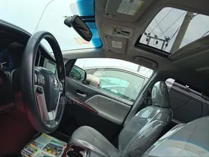Toyota Sienna 2017 Red