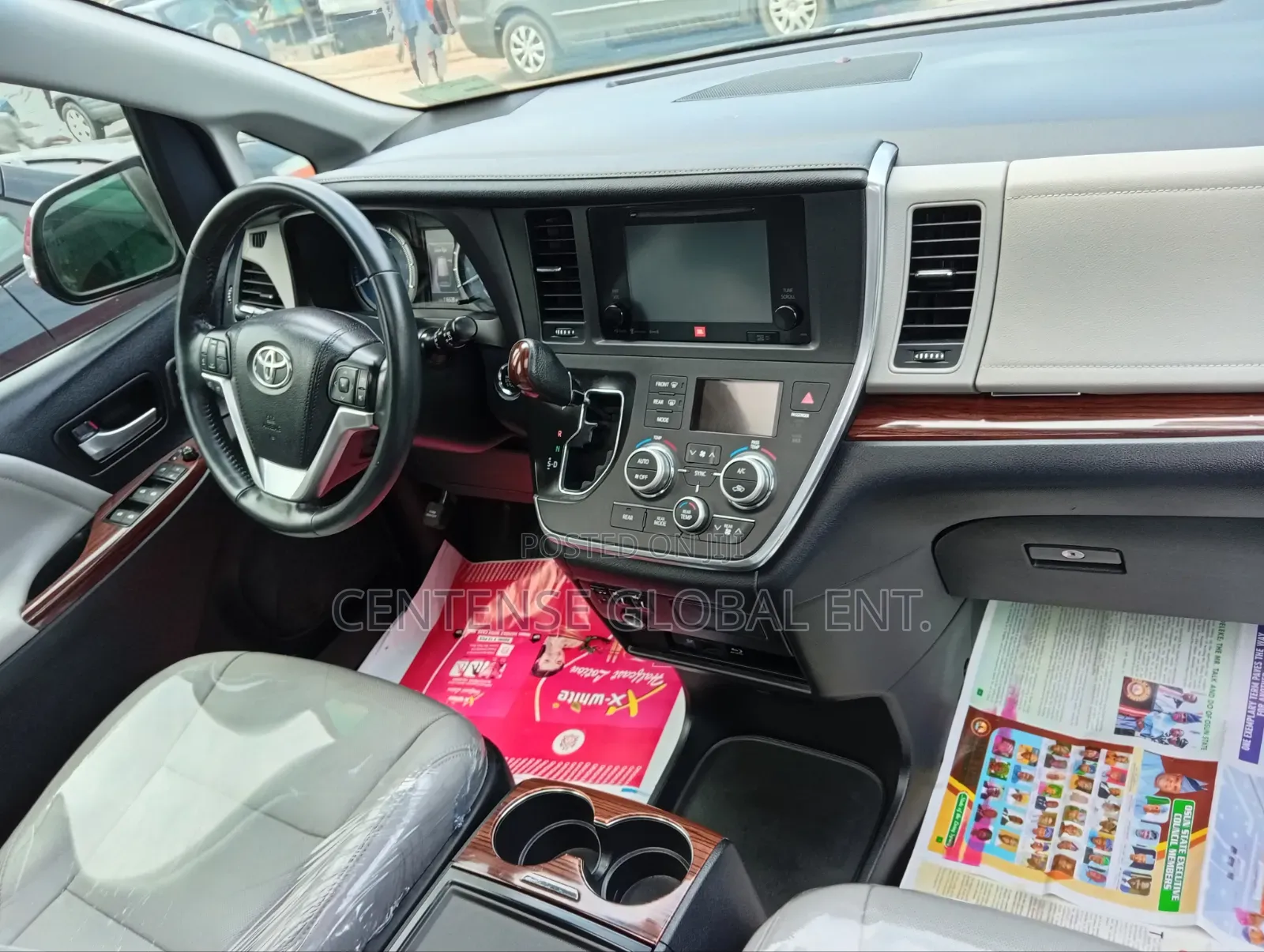 Toyota Sienna 2017 Red