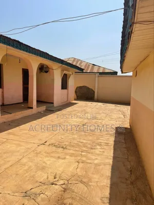 8bdrm Duplex in Unique Street, Oyo / Oyo for sale