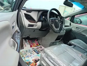 Toyota Sienna 2018 Black