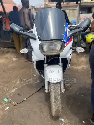 Suzuki GSX-F 1998 White