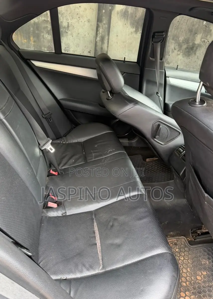 Mercedes-Benz C300 2010 Black