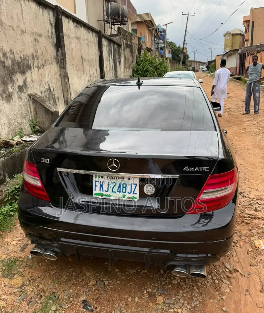 Mercedes-Benz C300 2010 Black