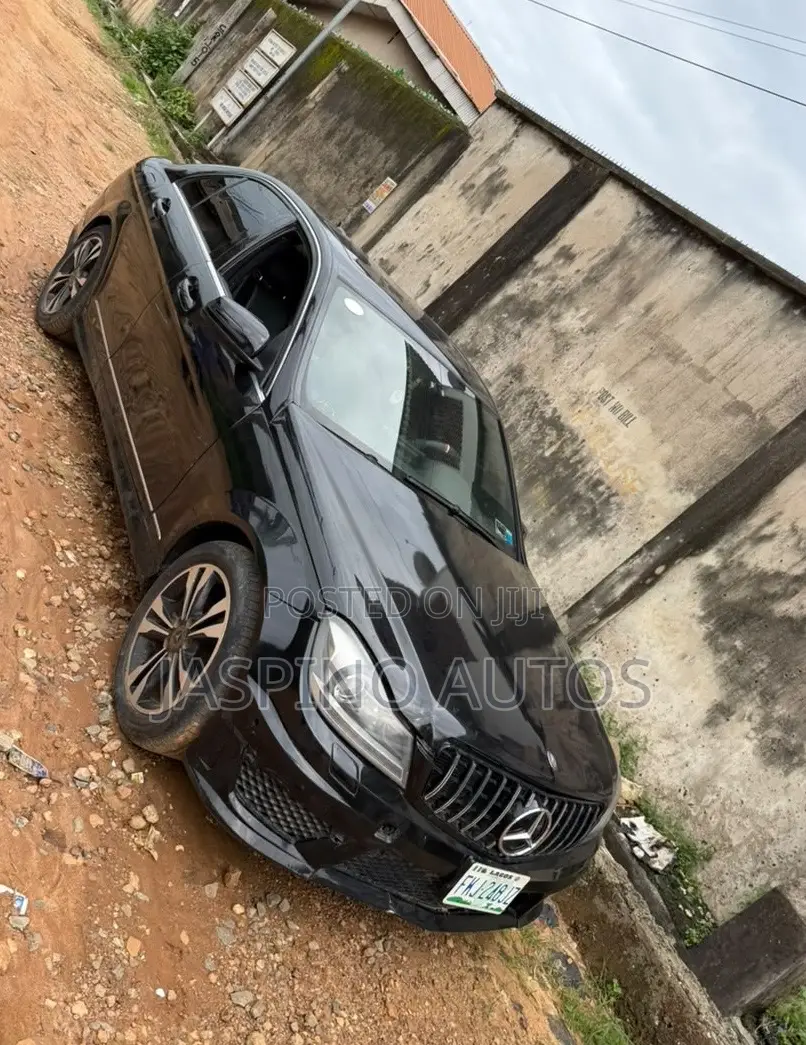 Mercedes-Benz C300 2010 Black