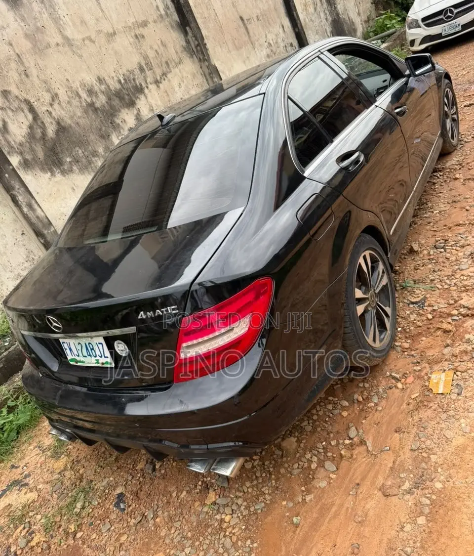 Mercedes-Benz C300 2010 Black