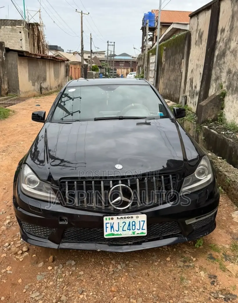 Mercedes-Benz C300 2010 Black