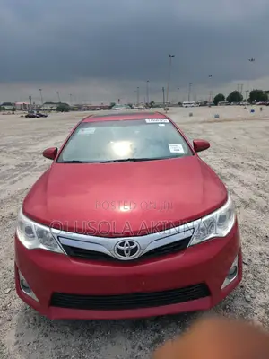 Toyota Camry XLE 4dr Sedan (2.5L 4cyl 6A) 2013 Red