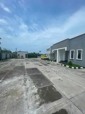 4bdrm Apartment in Shelter Afrique, Uyo for rent