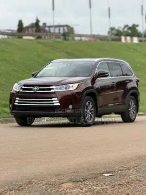 Toyota Highlander XLE 2019 Burgundy