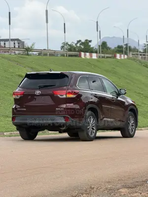 Toyota Highlander XLE 2019 Burgundy