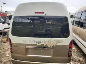 Toyota HiAce 2016 White