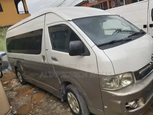 Toyota HiAce 2016 White