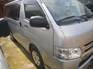 Toyota HiAce 2016 White