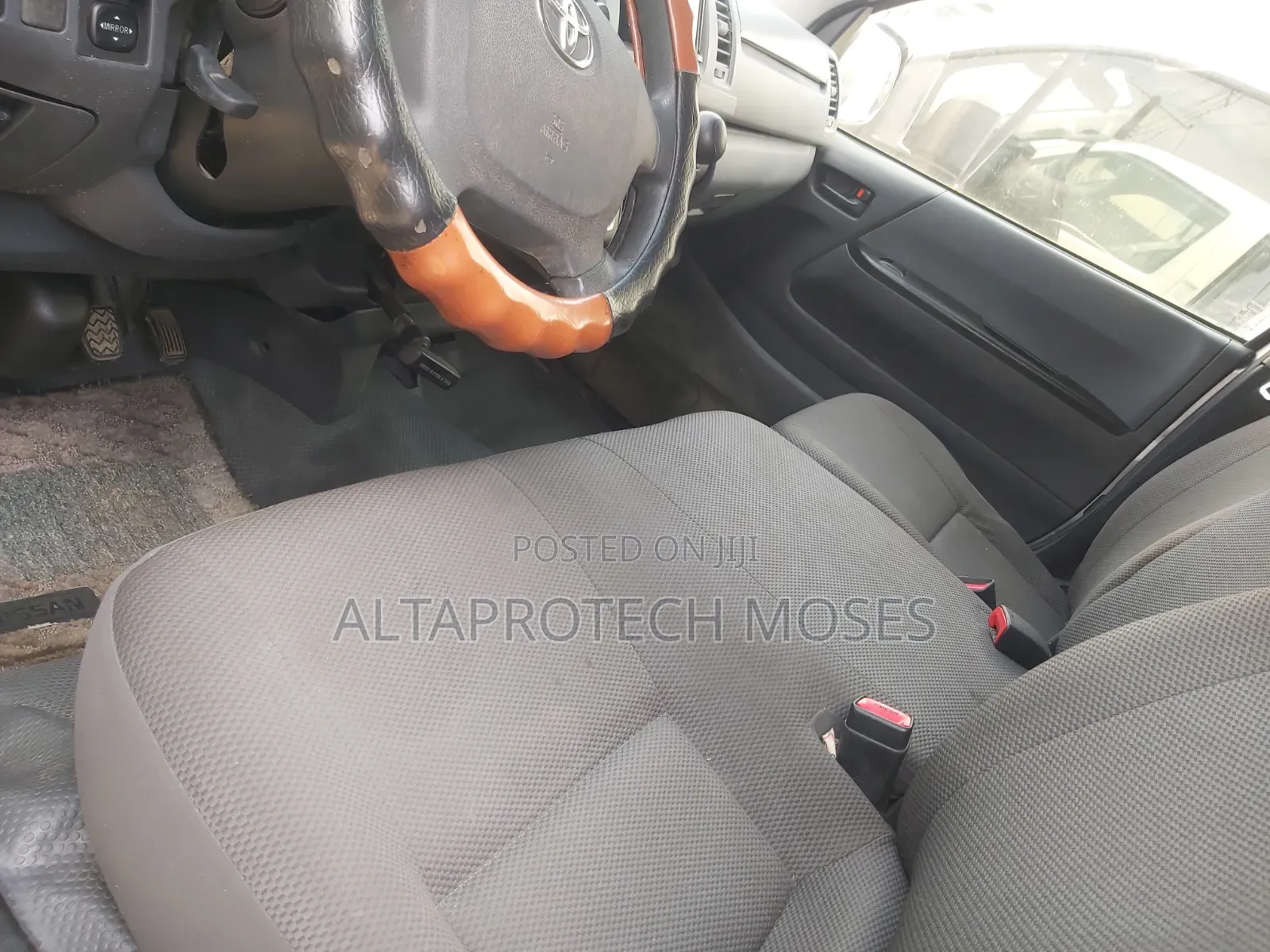 Toyota HiAce 2016 White