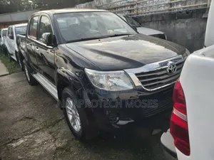Toyota Hilux 2015 Black