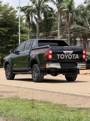 New Toyota Hilux 2023 Black