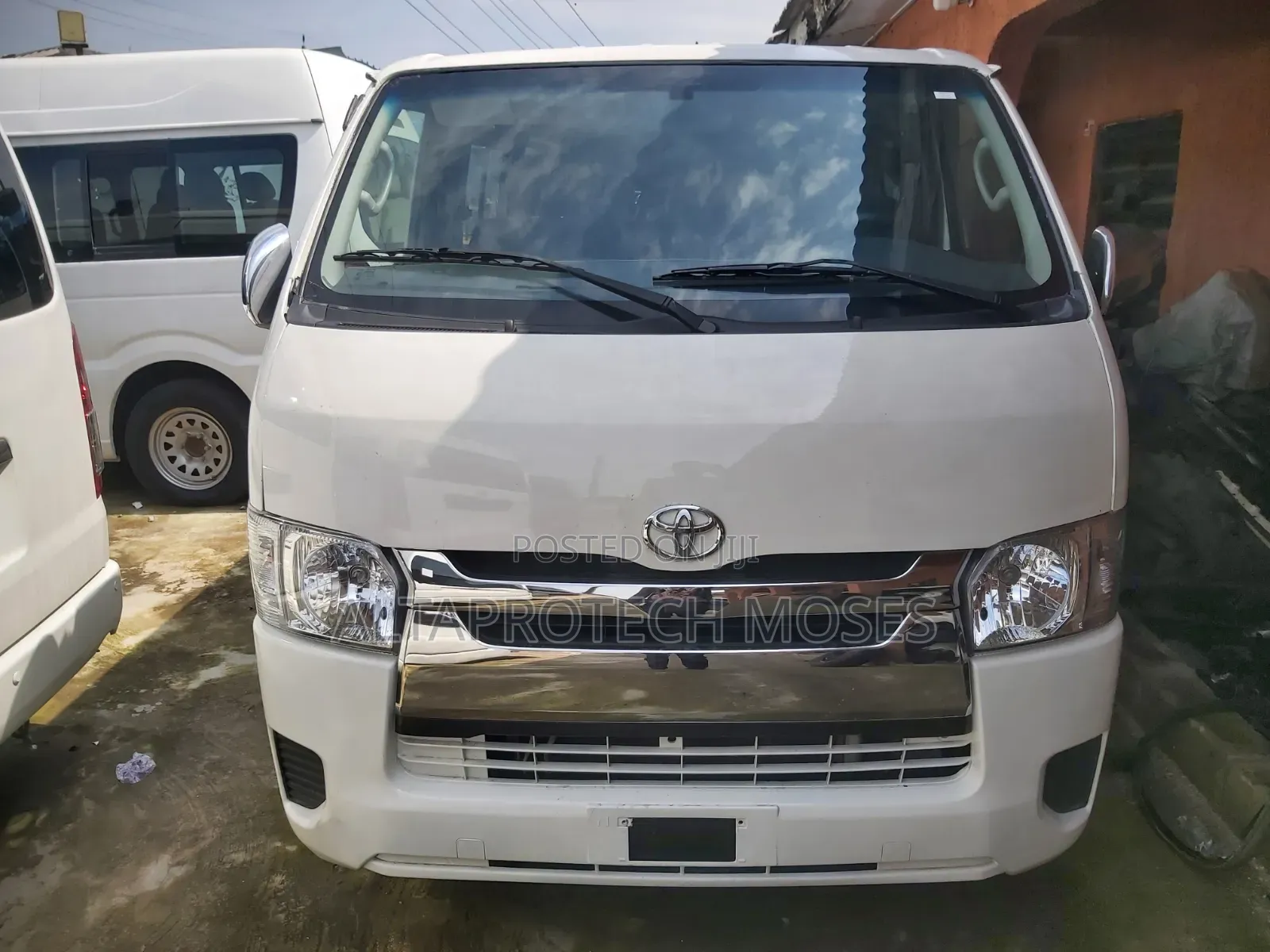 Toyota HiAce 2014 White