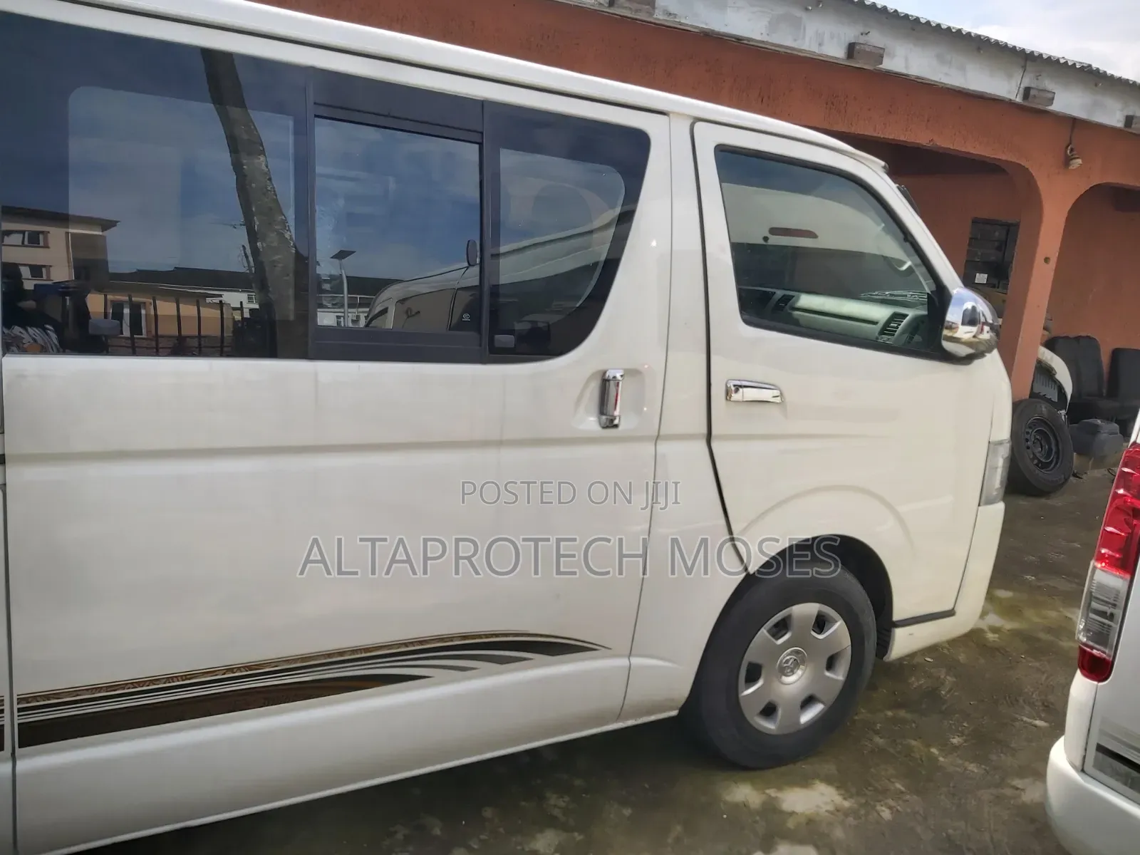 Toyota HiAce 2014 White