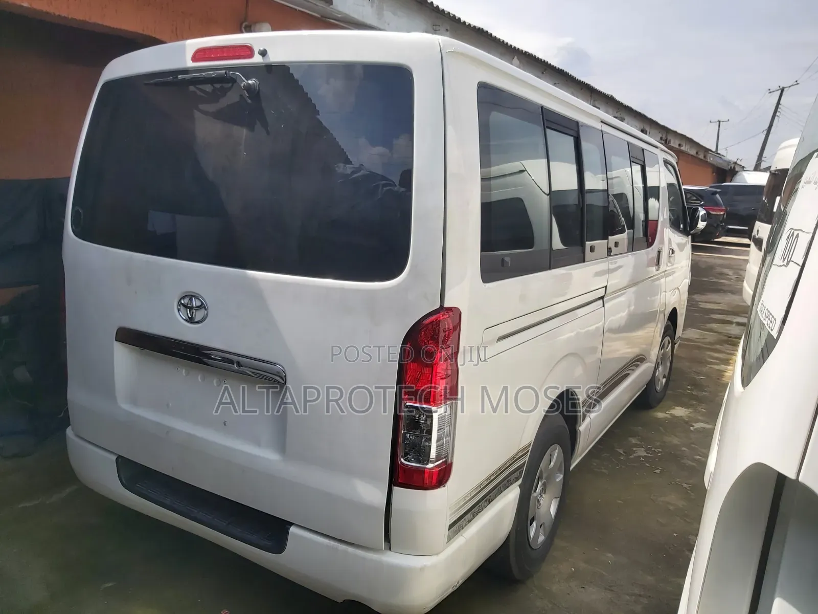 Toyota HiAce 2014 White