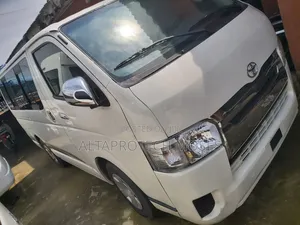 Toyota HiAce 2014 White