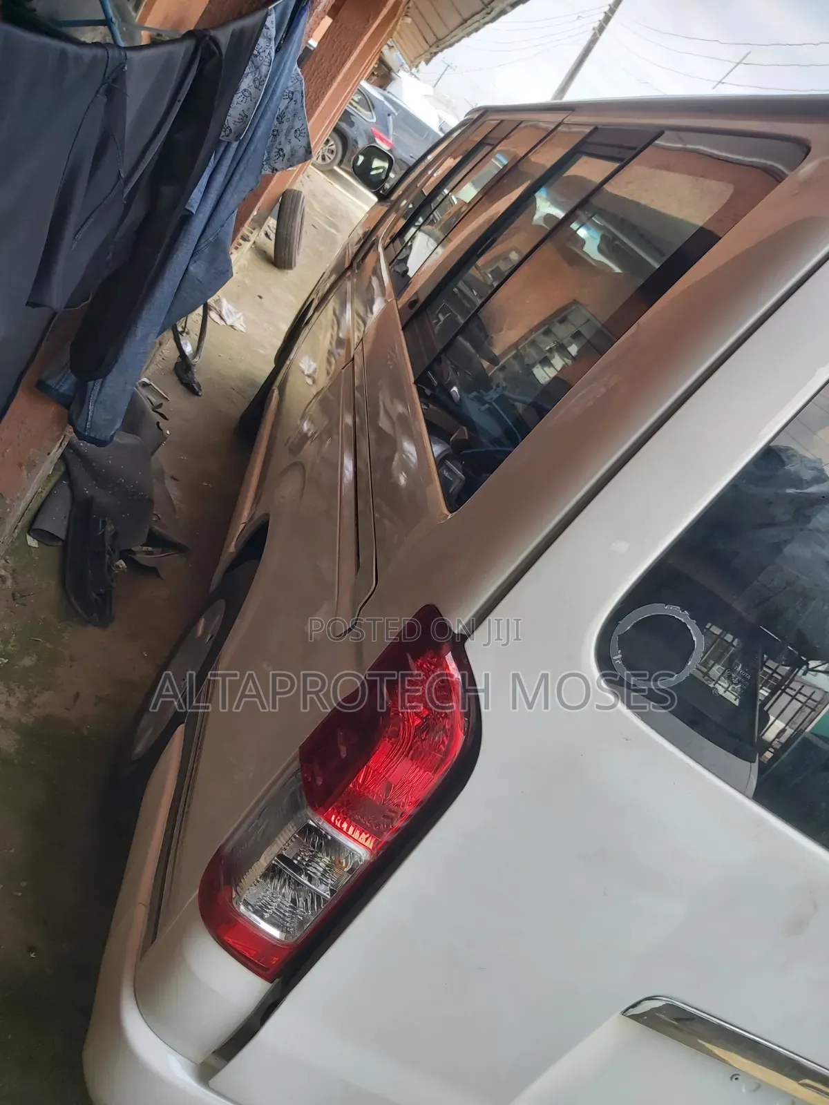 Toyota HiAce 2014 White