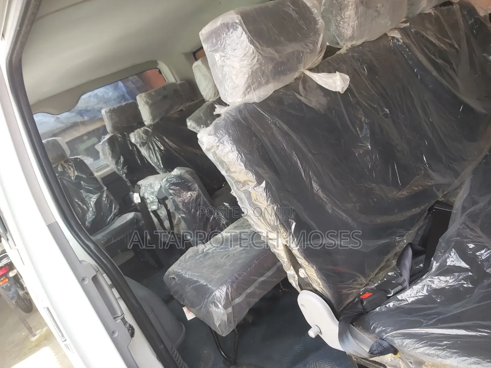 Toyota HiAce 2014 White