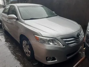 Toyota Camry LE 4dr Sedan (2.5L 4cyl 6A) 2011 Silver