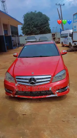 Mercedes-Benz C300 Luxury Sedan RWD (3.0L 6cyl 7A) 2009 Red
