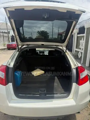 Honda Crosstour 2011 White