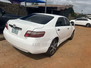 Toyota Camry LE 4dr Sedan (2.4L 4cyl 5A) 2009 White