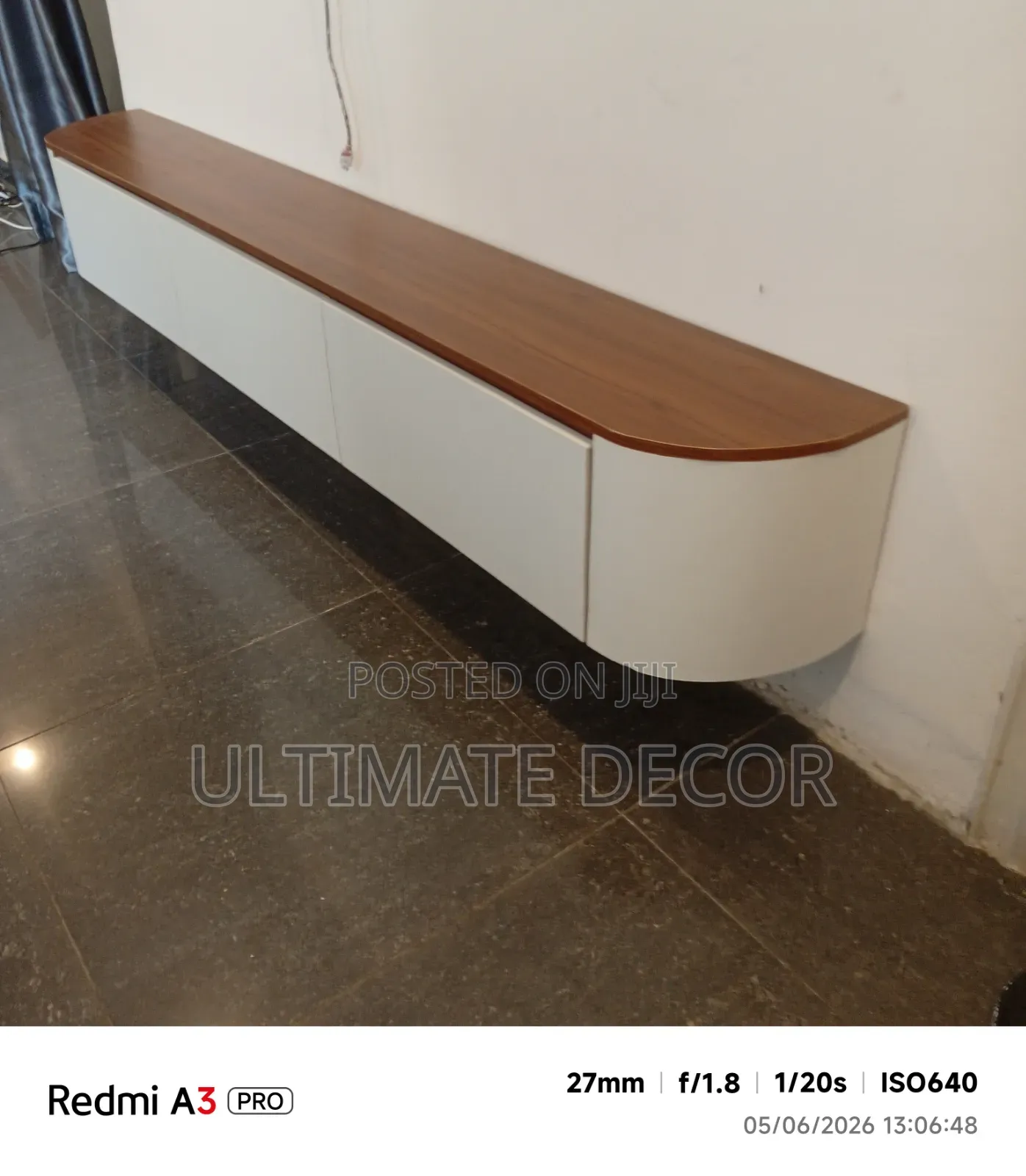 Curve Tv Console