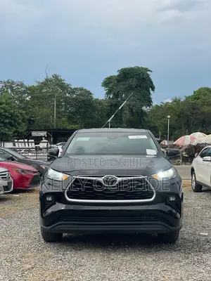 Toyota Highlander LE 2021 Blue