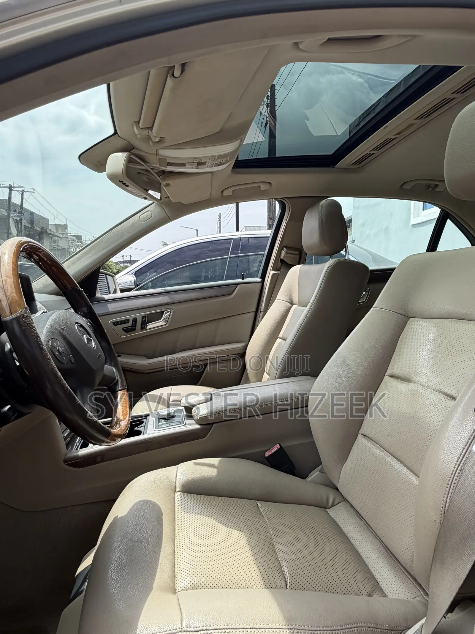 Mercedes-Benz E350 2010 Gold