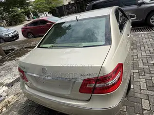 Mercedes-Benz E350 2010 Gold